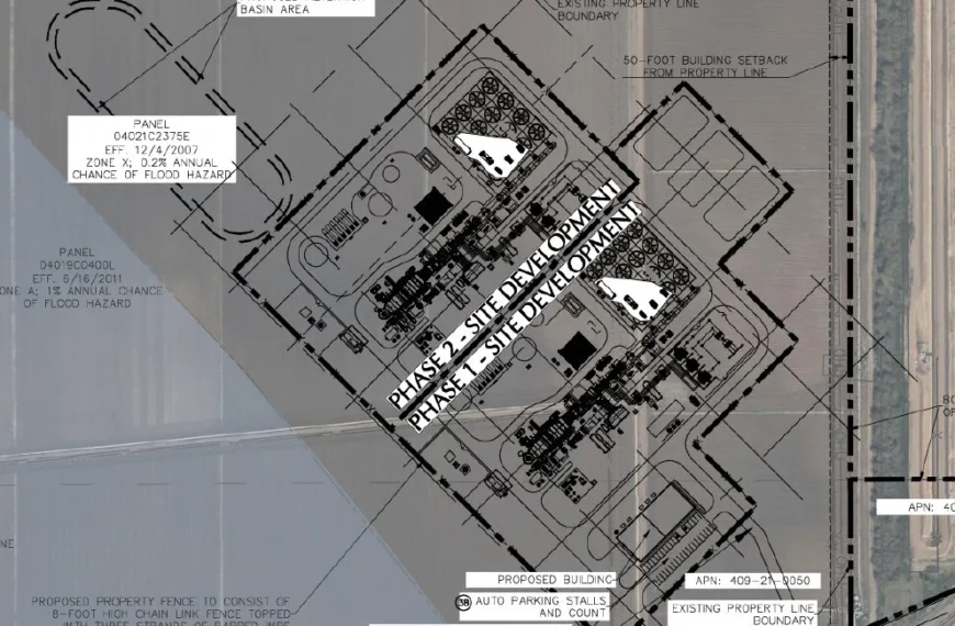 Engineering site plan of the Sunridge Power natural gas plant showing the Phase 1 and Phase 2 development areas, a proposed retention basin to the northwest, perimeter fencing, 50-foot building setbacks, parking, and entry signage along the southern property boundary